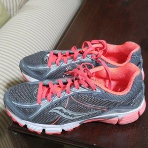 Ladie's Saucony tennis shoes size 8.5